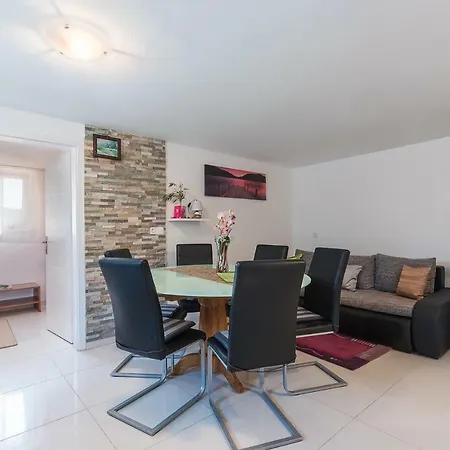 Salak Apartment Pula